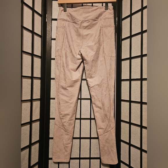 Victoria‎ Sport Total Knockout Tight/Legging Size Medium Sparkle Cream - Picture 2 of 6